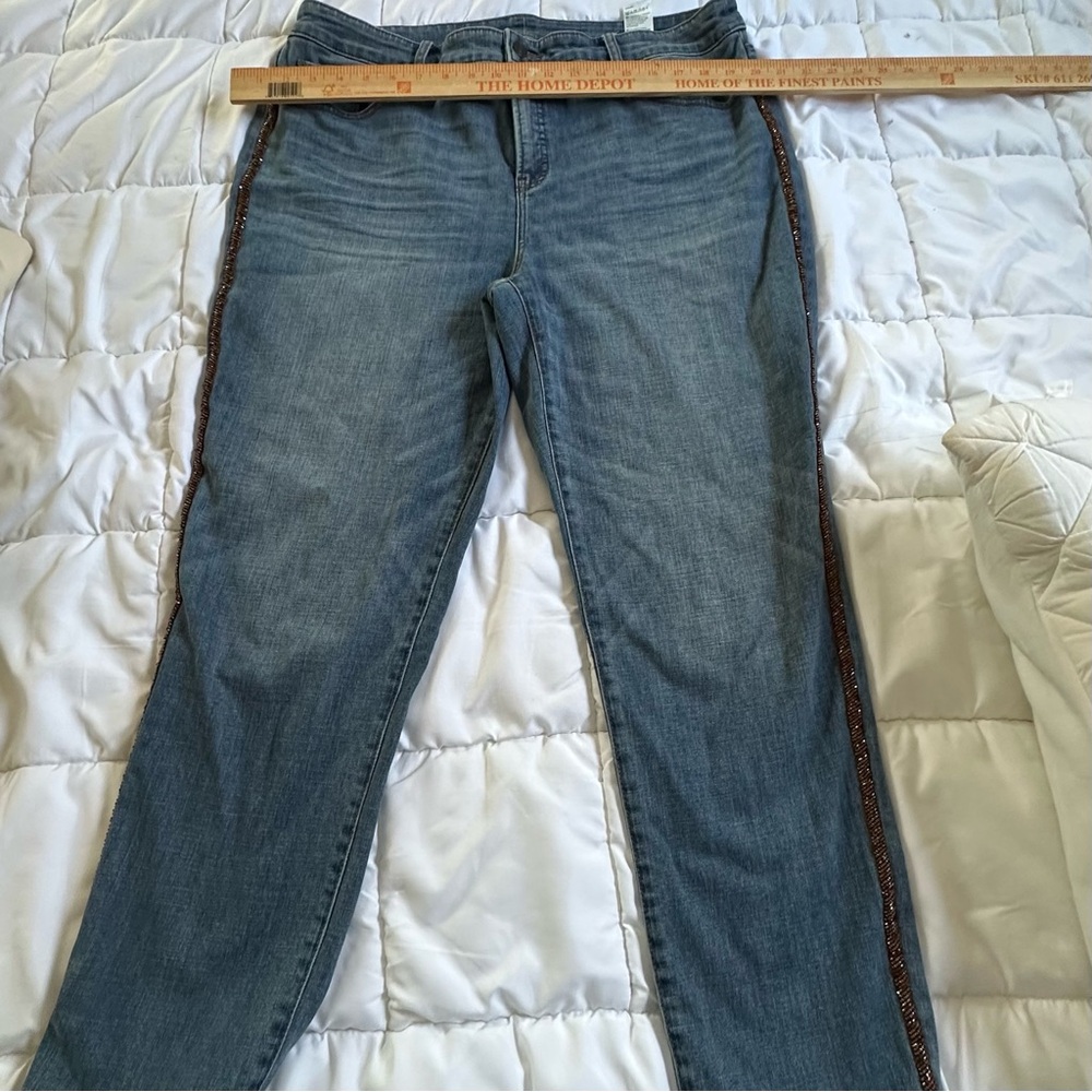 CHICO’s Women's Blue Jeans. Straight leg /w beaded embellishment.